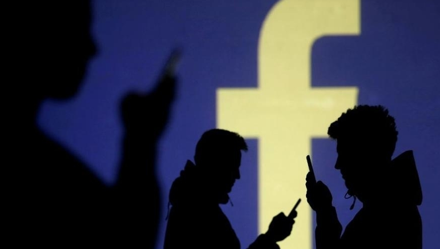داعية مصري يثير حول “فيس بوك”