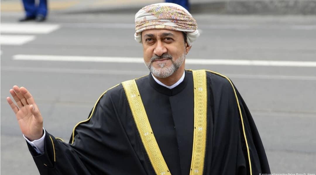 هيثم بن طارق سلطانا لعمان