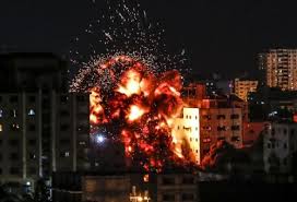 العدو الاسرائيلي يقصف مدينة قطاع غزة