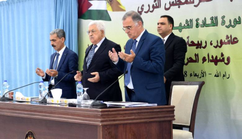 حاتم عبد القادر: الرئيس  محمود عباس ليس مرشح فتح للانتخابات الرئاسية