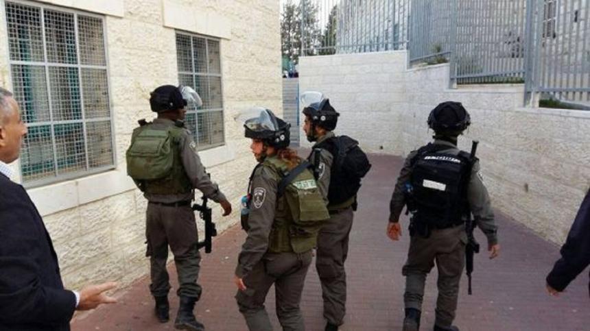 قوات الاحتلال الإسرائيلي الاحتلال يغلق مدرستين في القدس المحتلّة