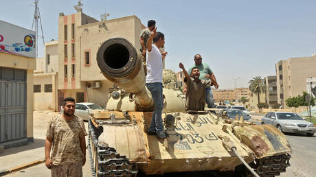 الجيش الليبي:  تدمير حافلة كبيرة تحمل ضباطا أتراكا