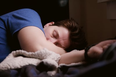 طرق النوم أكثر من 8 ساعات يومياً لعام 2020