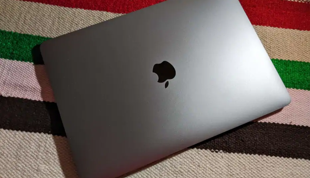 Apple قد تتخلص من لوحة المفاتيح في أجهزة ماك بوك MacBook’s المستقبلية ، وتكشف عن براءة اختراع جديدة!