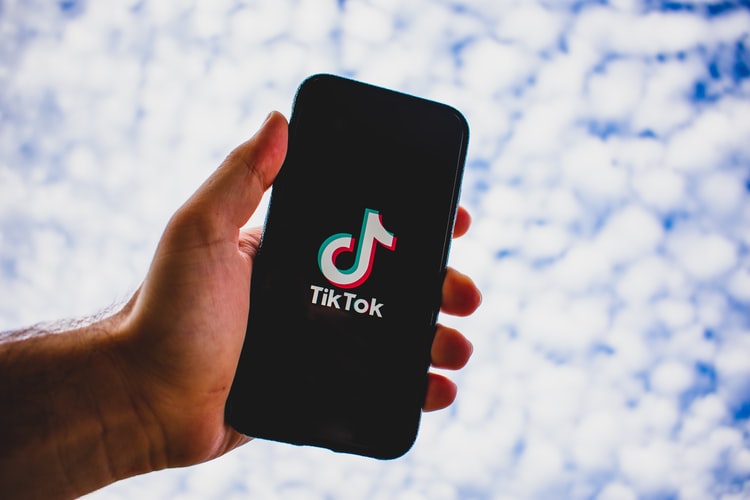 هل يجب عليّ التسويق على تك توك TikTok؟