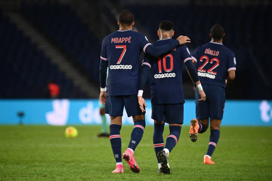 فيديو باريس سان جيرمان يكتسح أنجيه في الدور الفرنسي ب 6-1