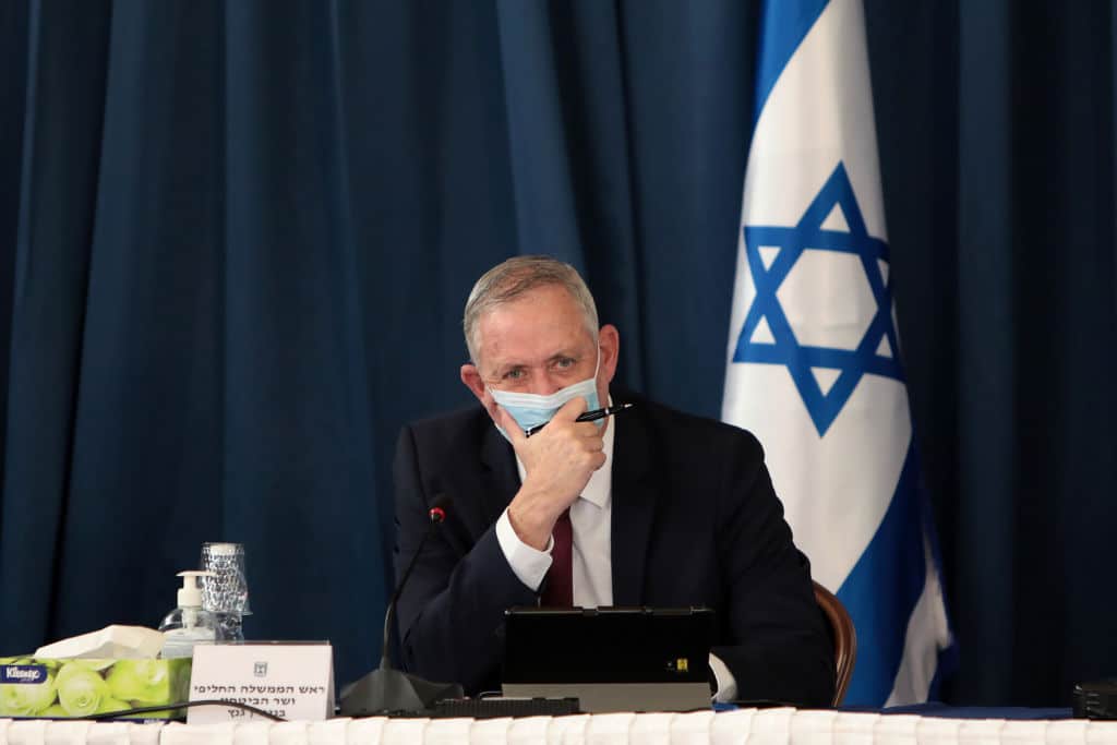 وزير الدفاع الإسرائيلي: نحن نعمل على تطوير استعدادنا لضرب إيران