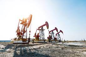 أسعار النفط تصعد بعد تراجع مخزون الوقود الأميركي